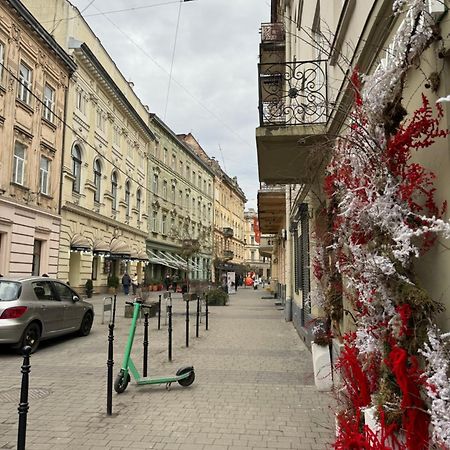 Art Studio Near Opera Theatre Lviv Exterior photo